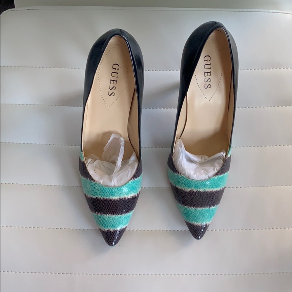 Guess “Lavonna” pumps